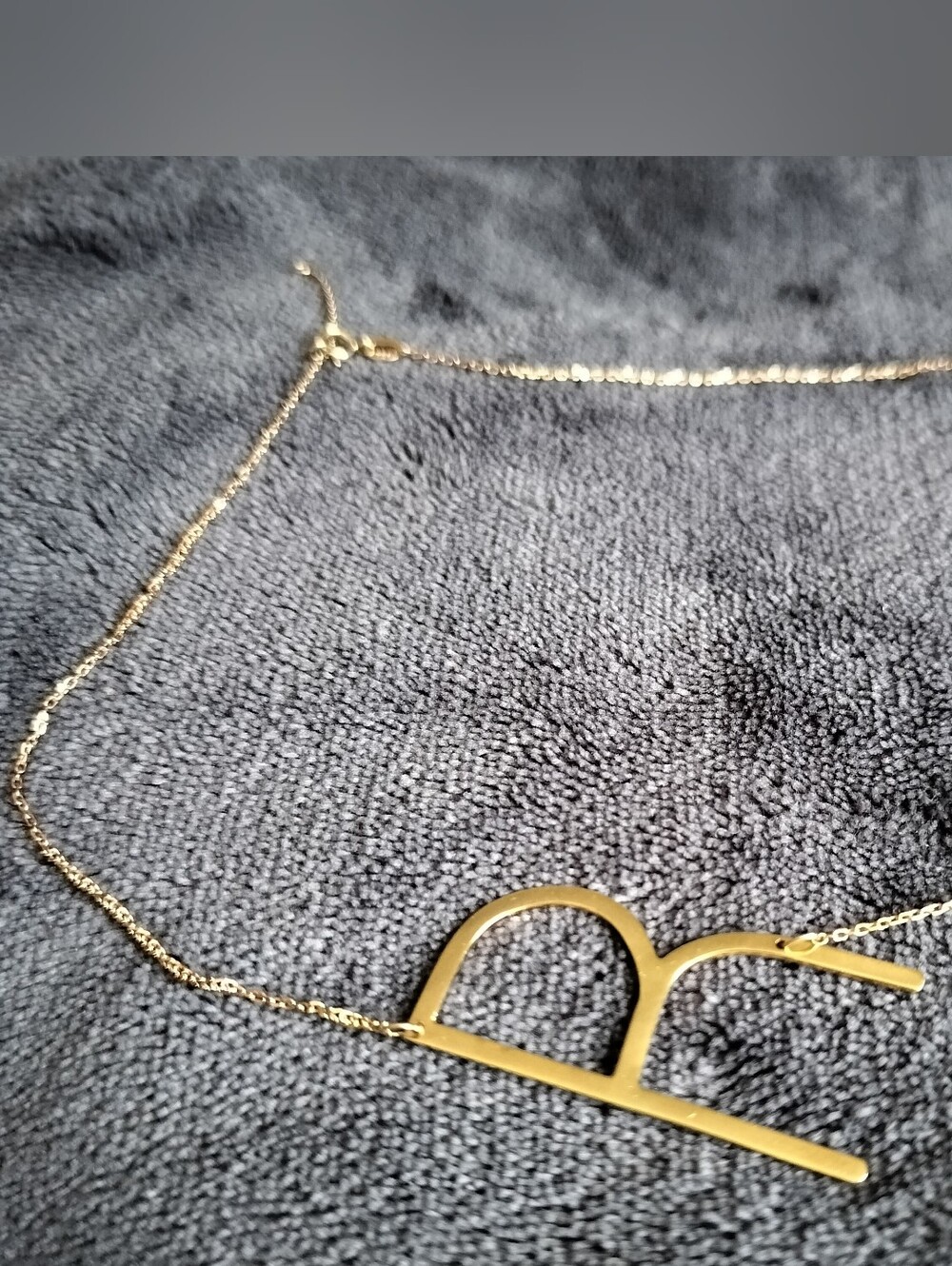 18k "R" initial necklace! - Picture 4 of 7